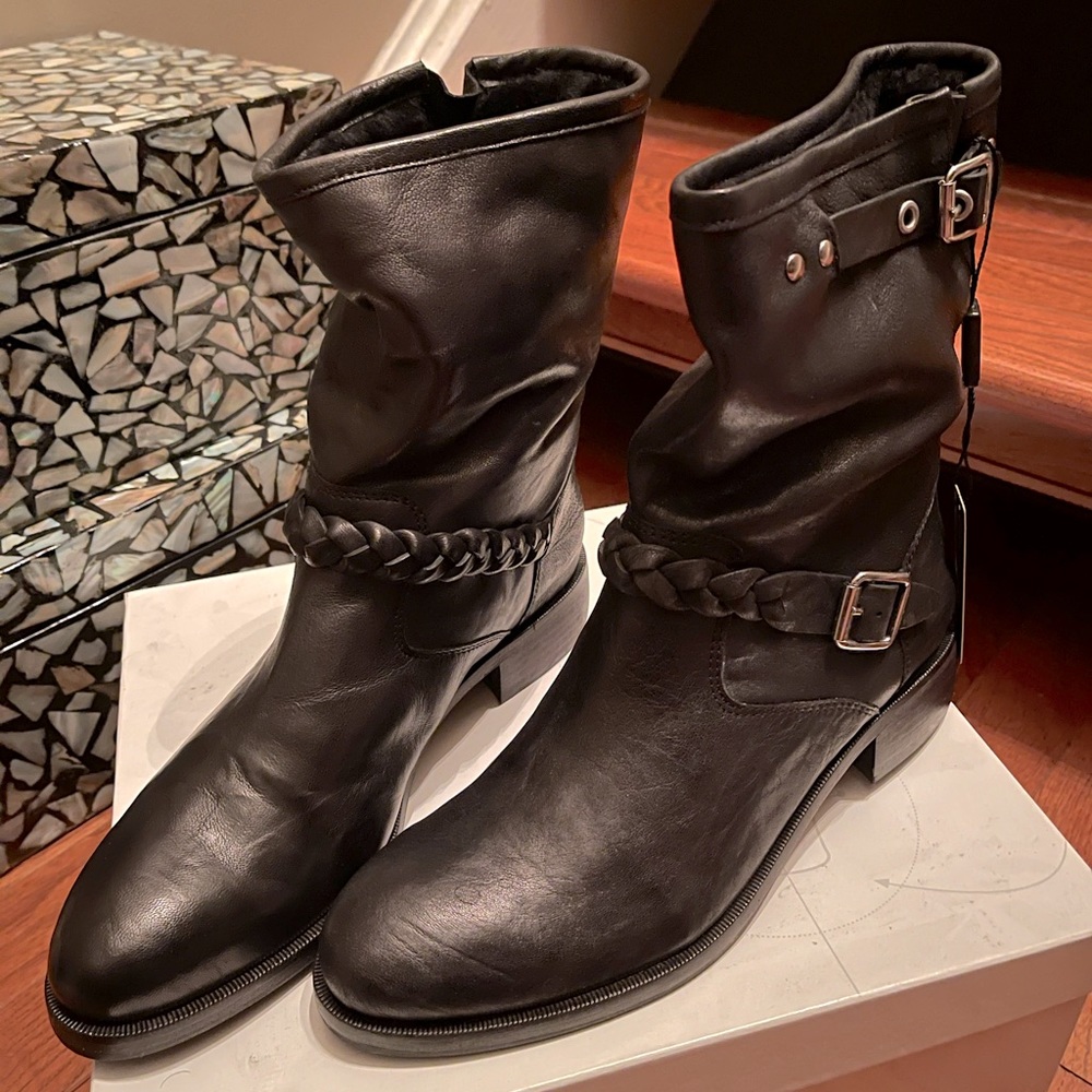 Latitude Femme Import Moto Boot Braided Trim &Buckle detail shearling lined Sz 9